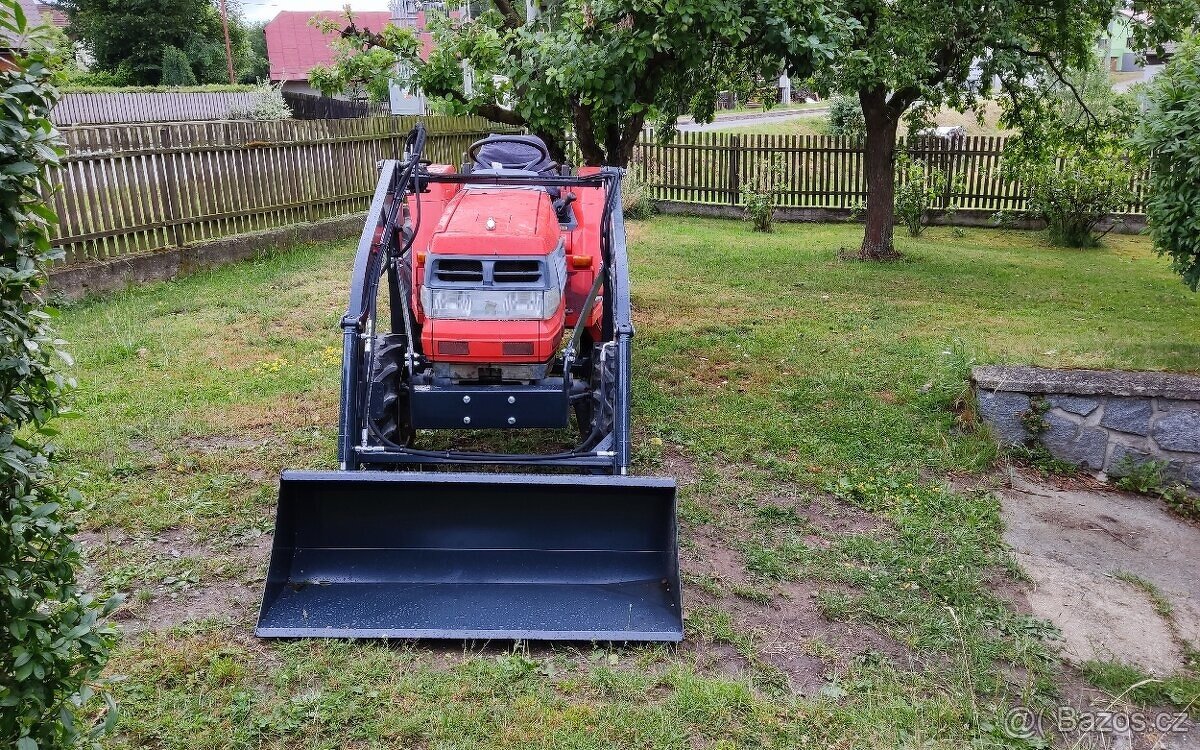 Malotraktor s čelním nakladačem - 2