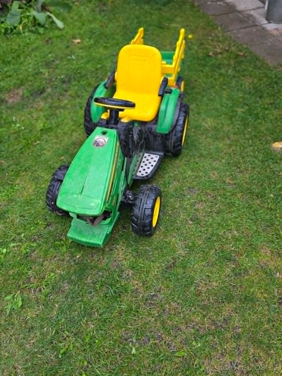 John Deere Ground Force s vlečkou 12V - 2