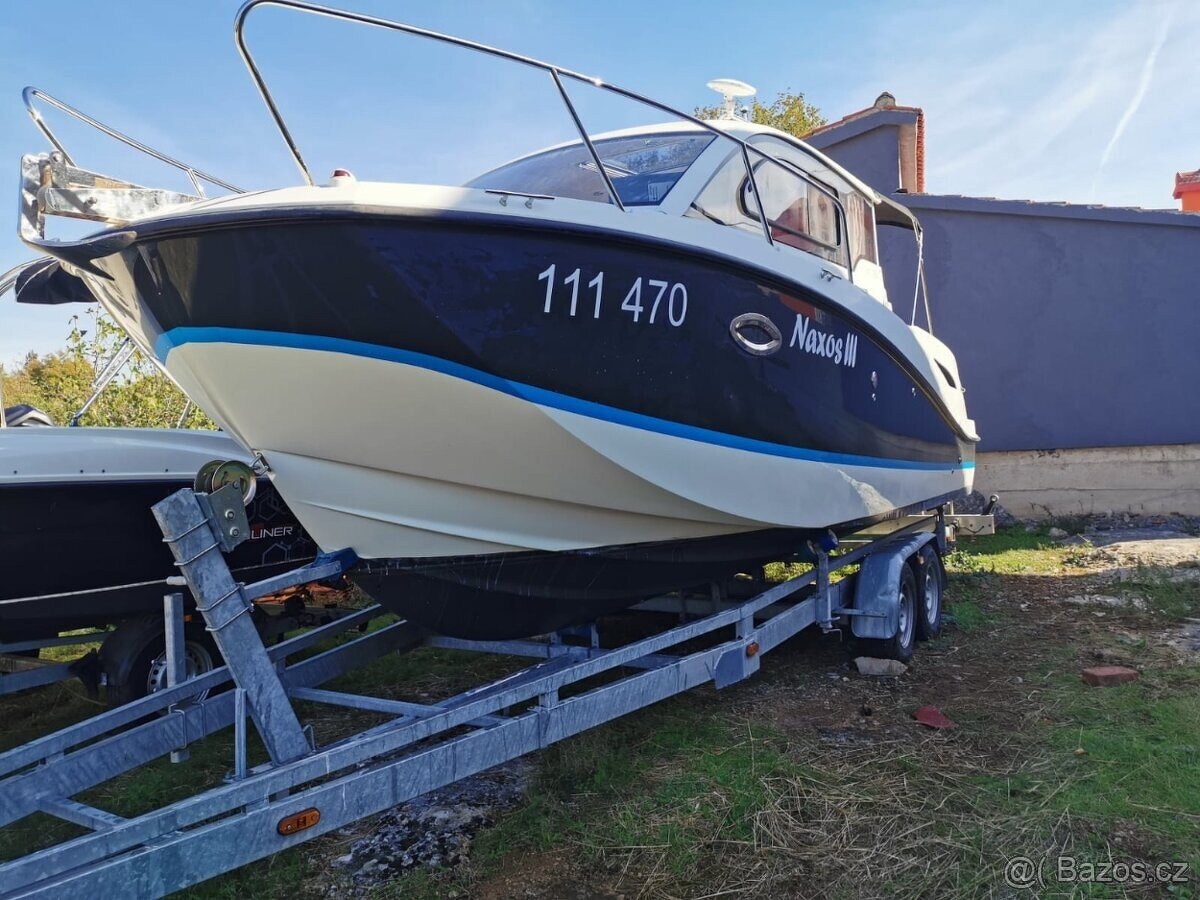 Quicksilver 705 s motorem Evinrude 200 - 2