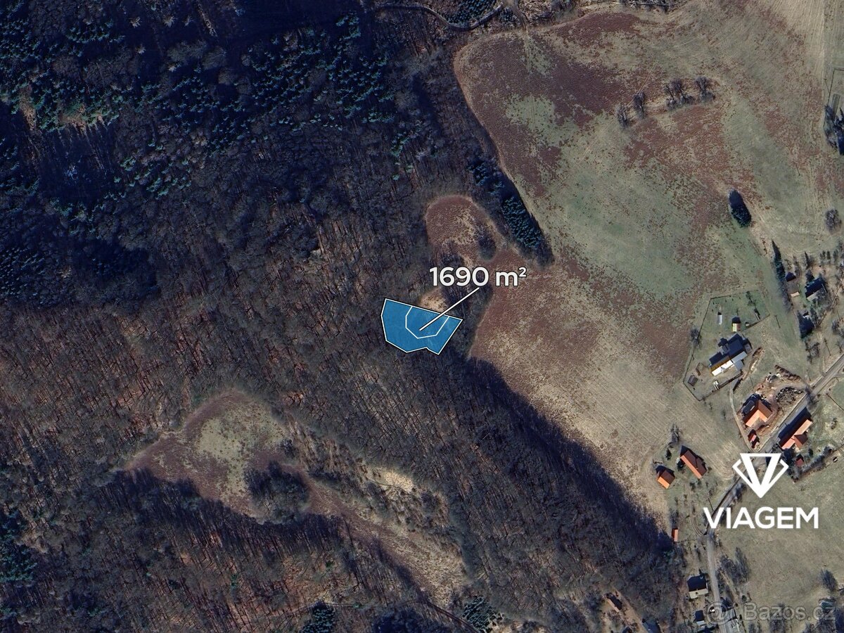Pole 1 690 m² - 2