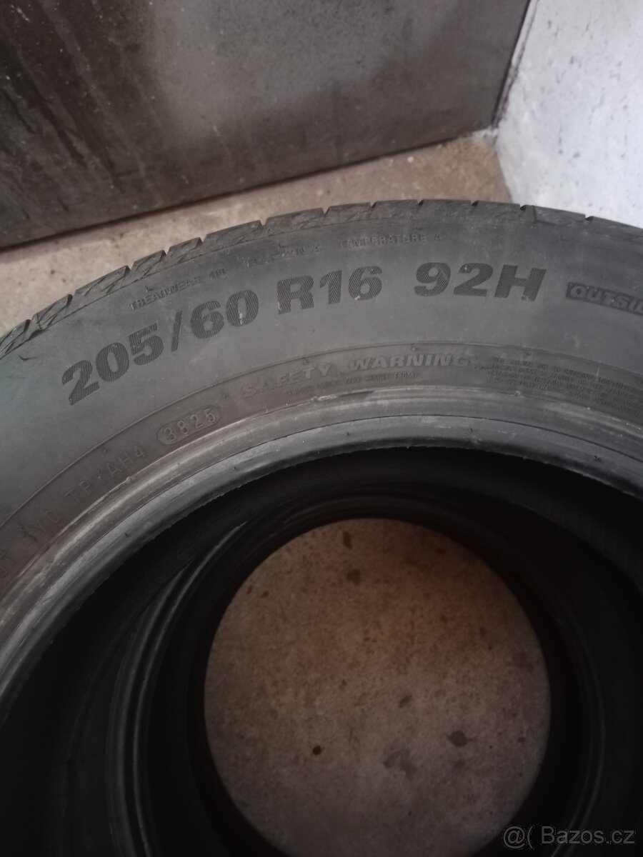 Pneu 205/60R16 - 2