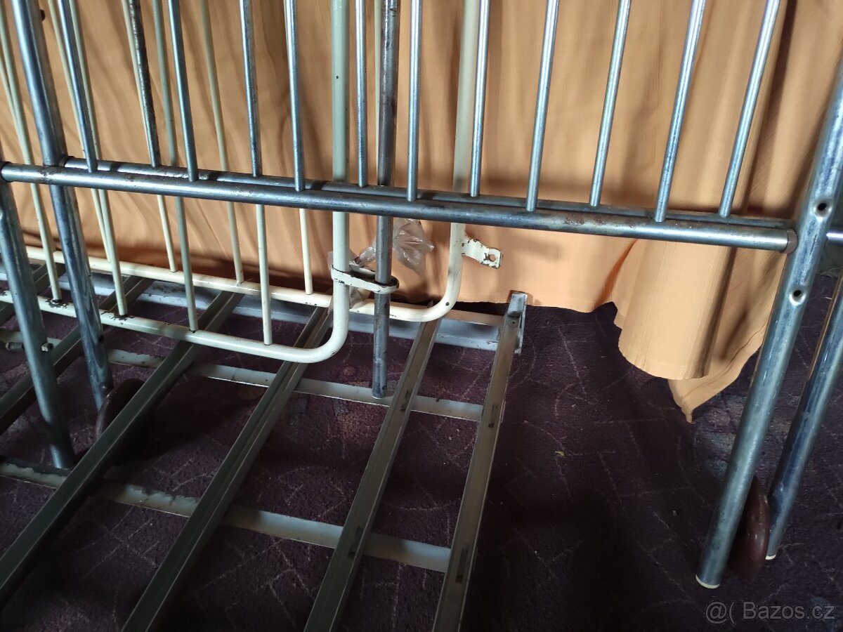 Retro kovová dětská postýlka - 2