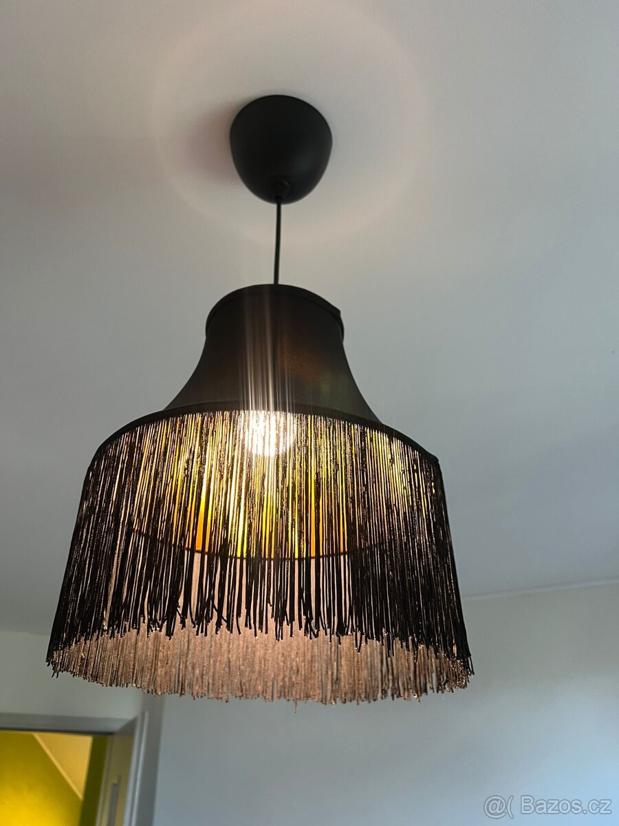 Stylová závěsná lampa – černá s vnitřkem ve zlaté barvě - 2