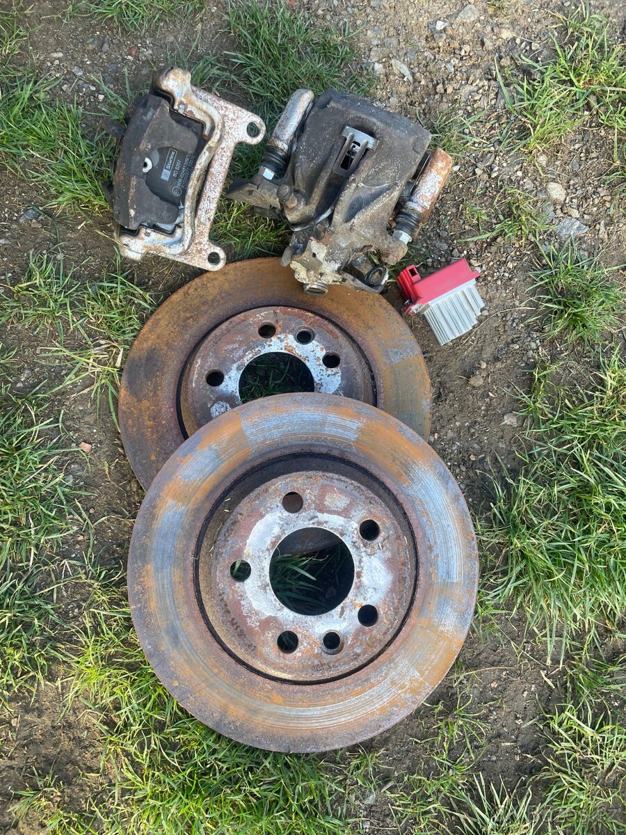 predni velke brzdy VW T4 111kW zadni trmeny po repasy - 2