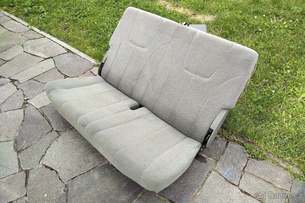 Třetí řada sedadel Ssangyong Rexton +pásy plasty, úložný box - 2