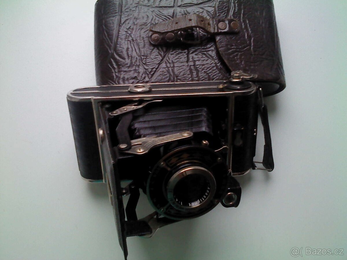Prodám sběratelům starý měchový fotoaparát + kameru - 2