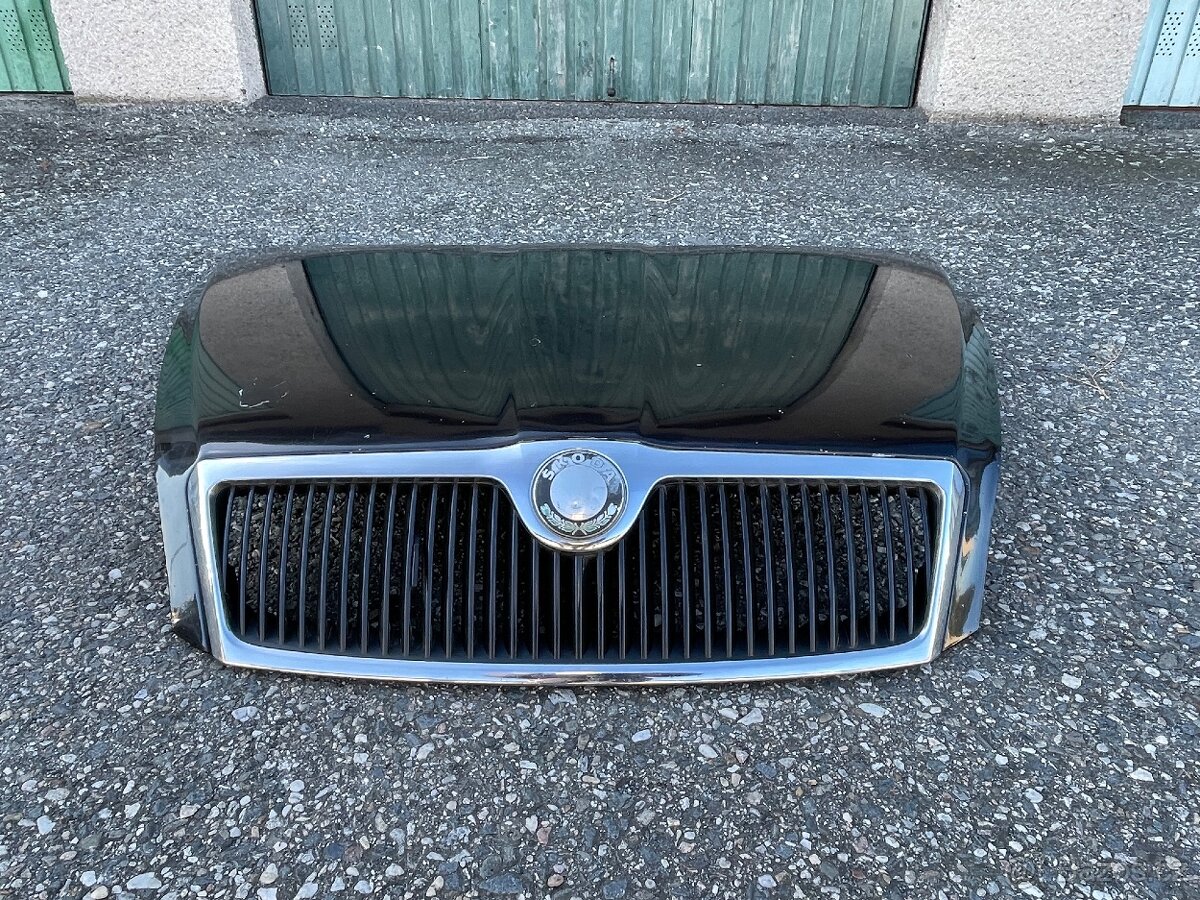 Octavia 2 kapota černá - 2