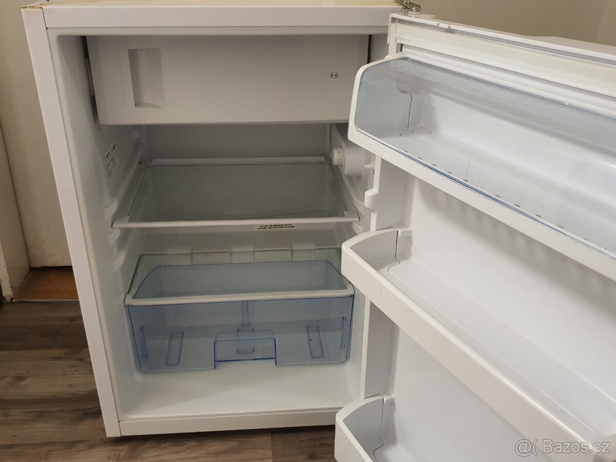 82cm značková lednice s vnitřním mrazákem - 2