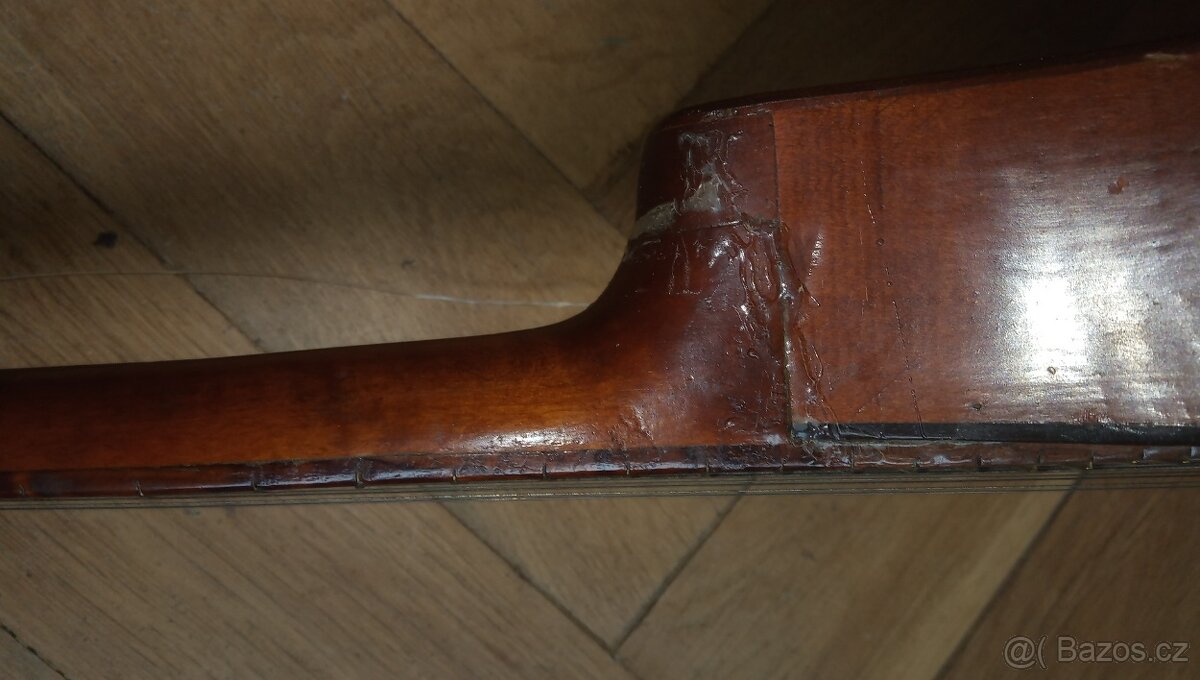 Starší mandolína - 2