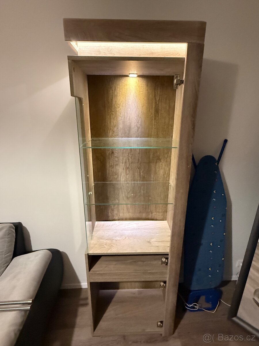 Televizní stolek a vitrína - 2