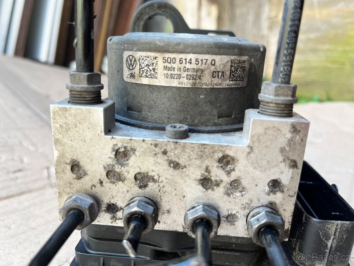 5Q0907379R Řídící jednotka ABS - 2