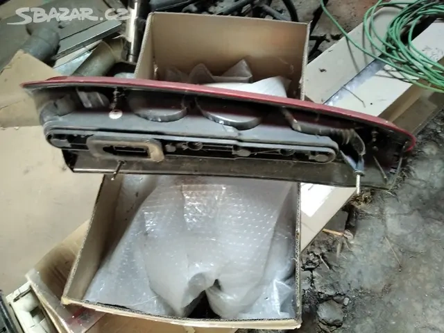 Ford Focus c-max zadní světlo - 2