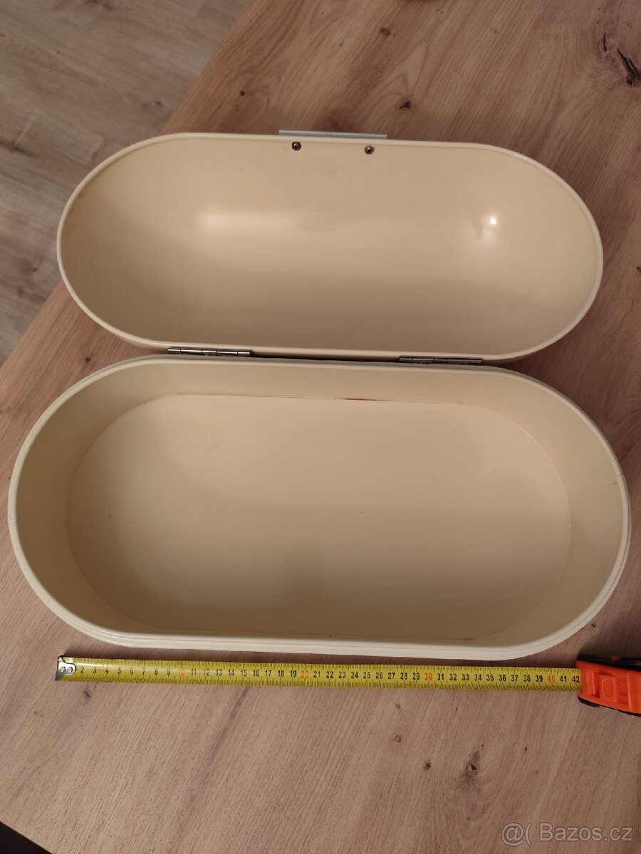 Plechový chlebnik - 2