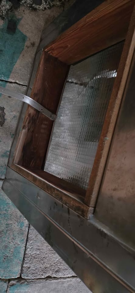 Střešní okno průlezové - 2