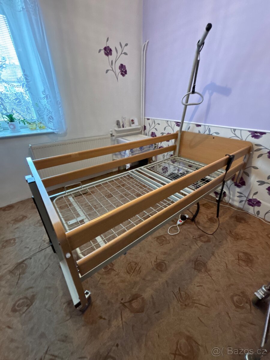 Polohovací elektrická postel - 2