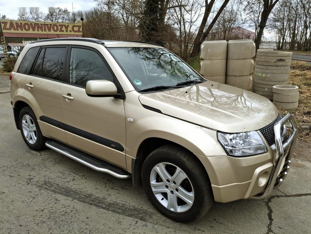 Suzuki Grand Vitara,2.0 benzin Rezervace - 2