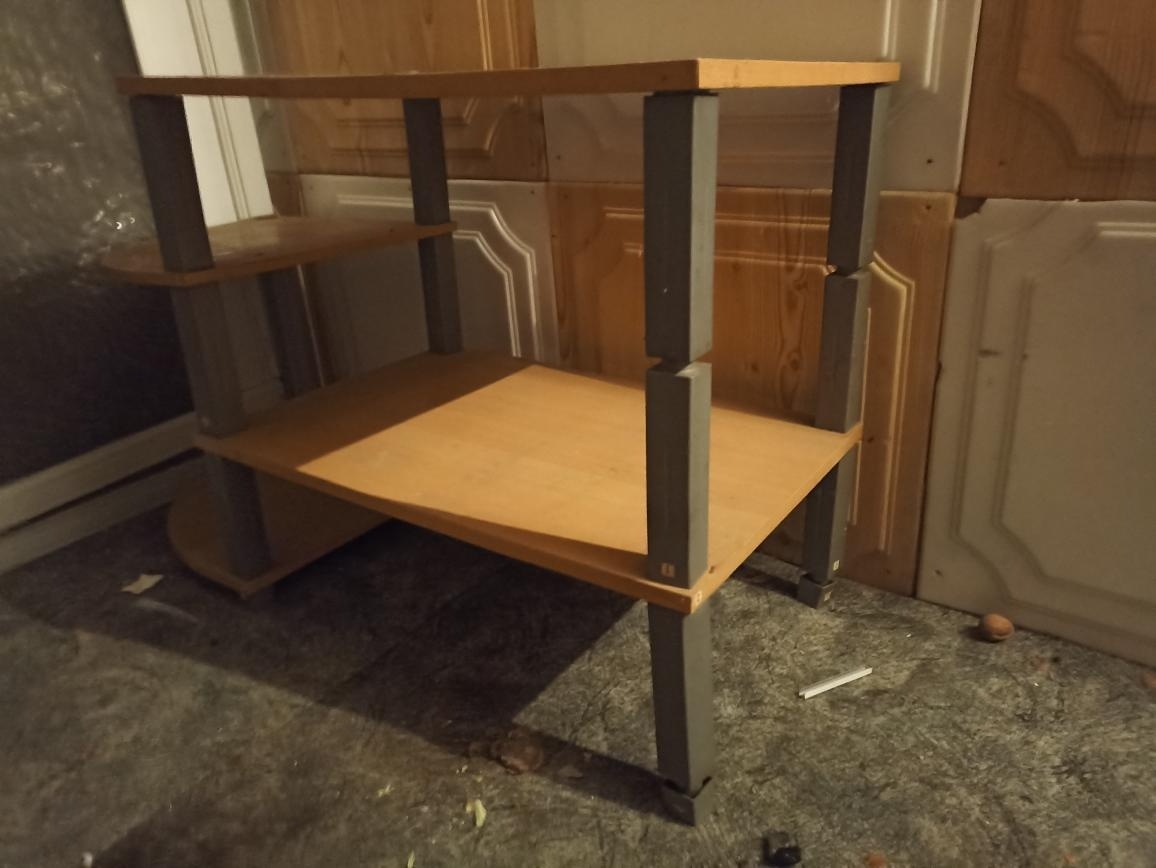 Prodám-Stolek nebo věšák. - 2