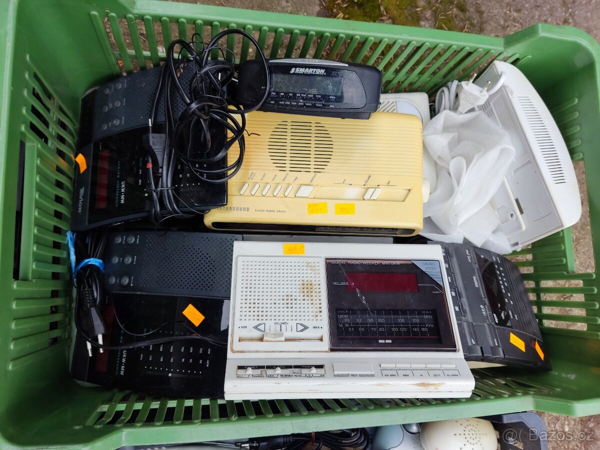 Konvolut AM/FM rádií s hodinami - 2