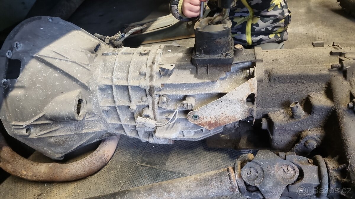 Prodam manualni převodovku NV3550 jeep 4.0 - 2