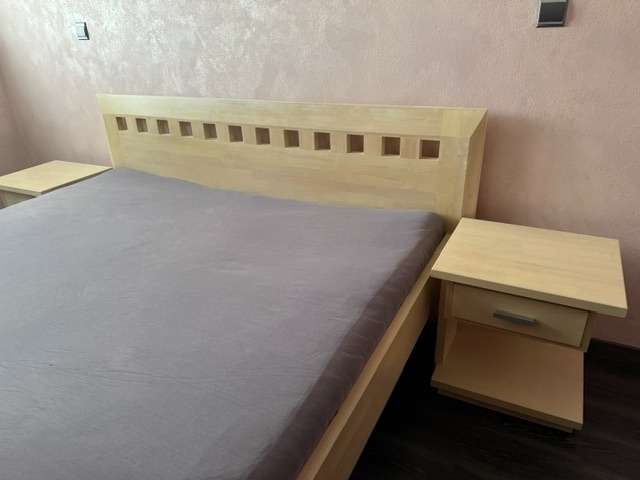 Manželská postel z masivu - 2