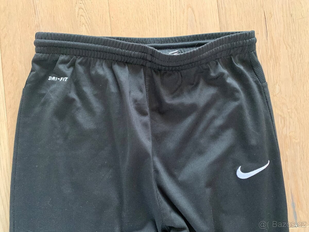Tepláky Nike vel. 147-158 cm - 2