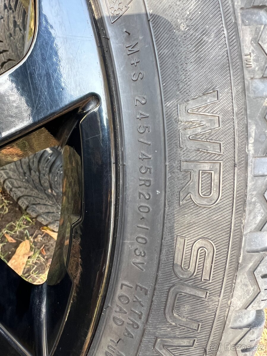 Originální zimní sada Land Rover 245/45R20 - 2