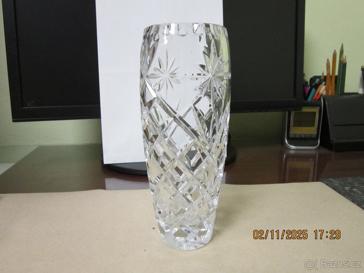 váza z masívního skla, výška 20cm - 2