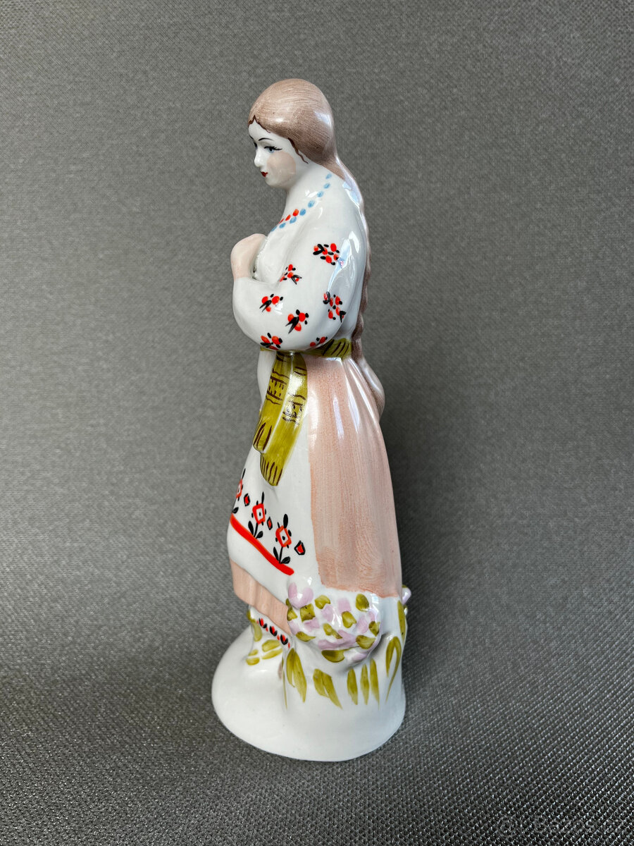 Porcelánová soška Dívka v kroji 23 cm, Polonne USSR - 2