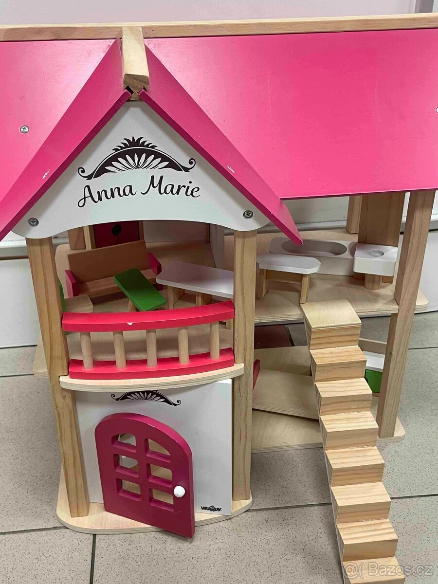 DŘEVĚNÝ DOMEK PRO PANENKY - 2