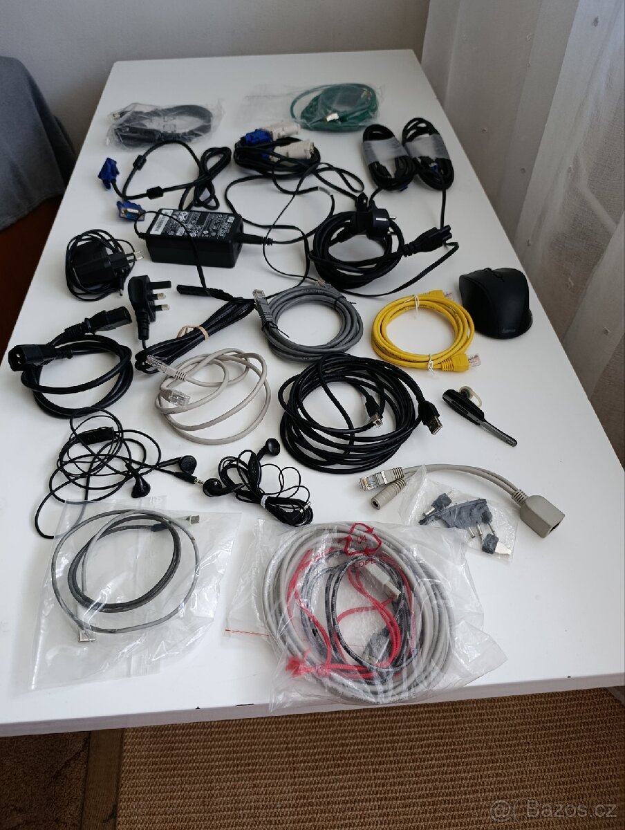Směs cabelů k PC nabíječka,redukce, sluchátka atd .. - 2