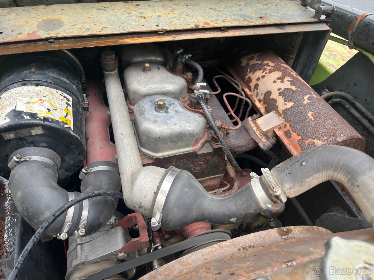 Smykový nakladač Locust 750 - 2