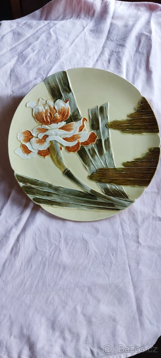 Secesní majolikový talíř - 2