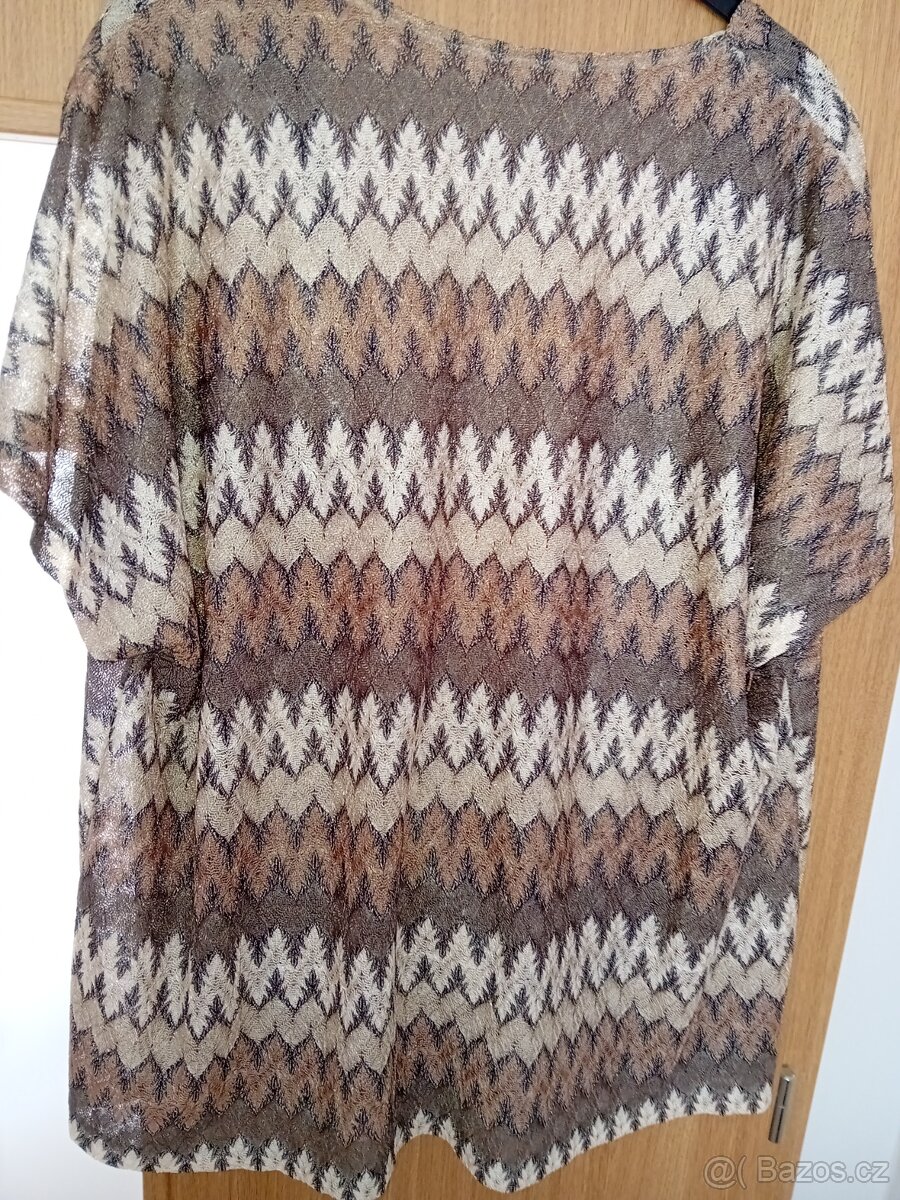 Děrovaný top vel. 54 - 2