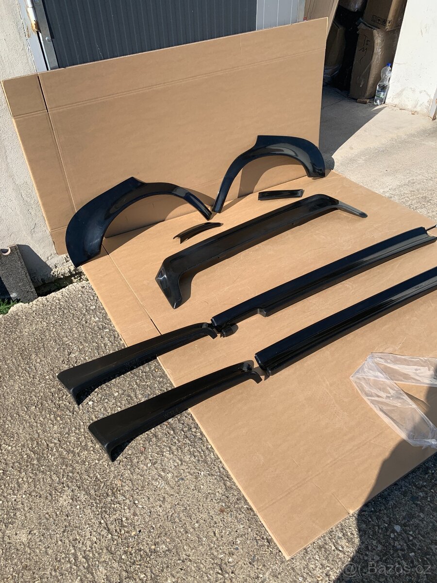 zadni spojlery Mercedes E w124 paket - 2