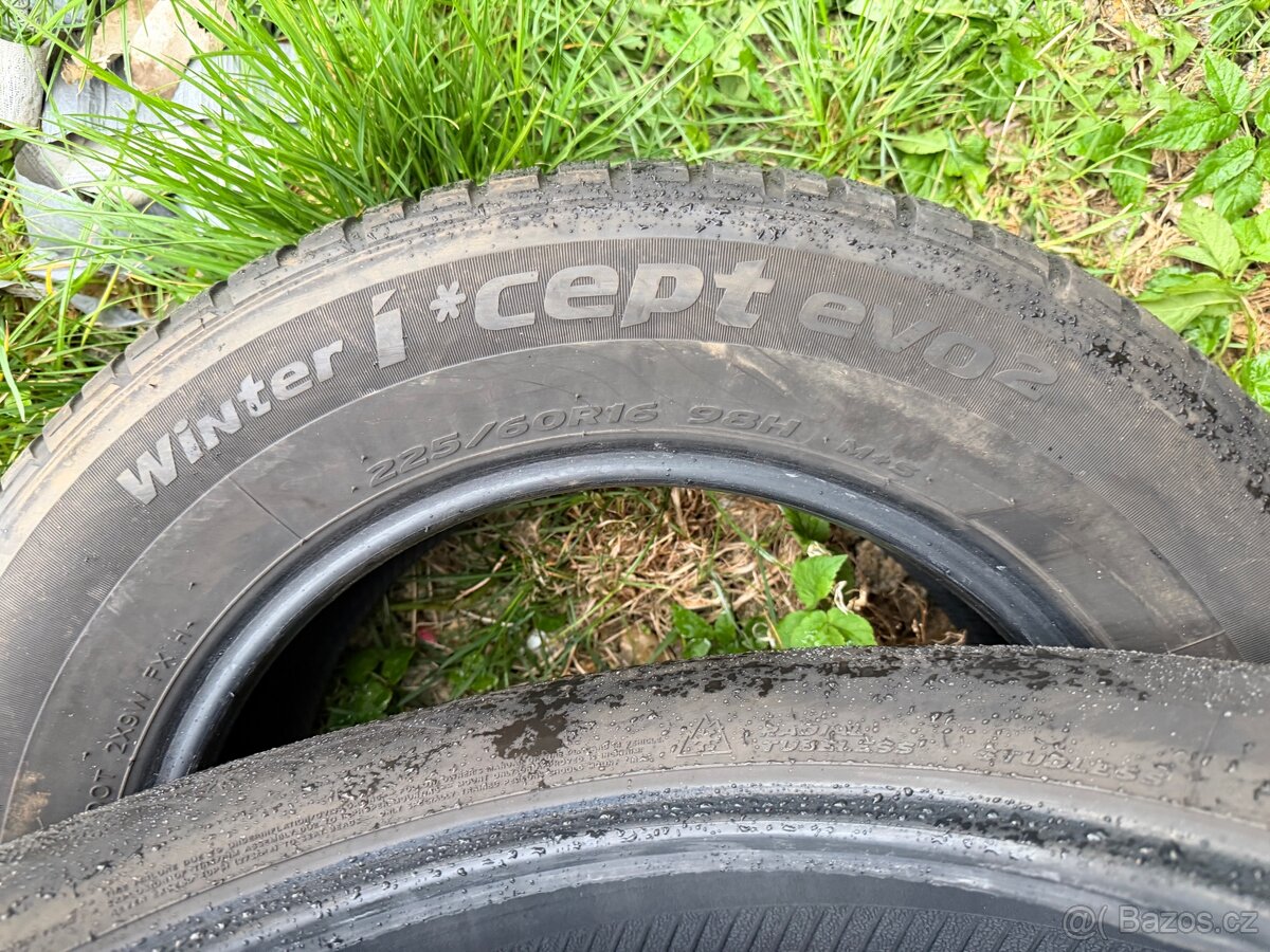 Pneu 225/60R16 - 2