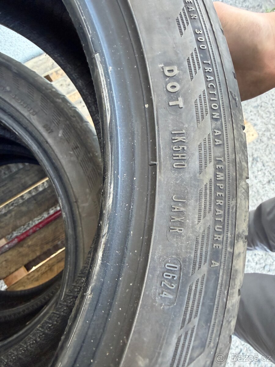 Prodám 235/45/18 - 2