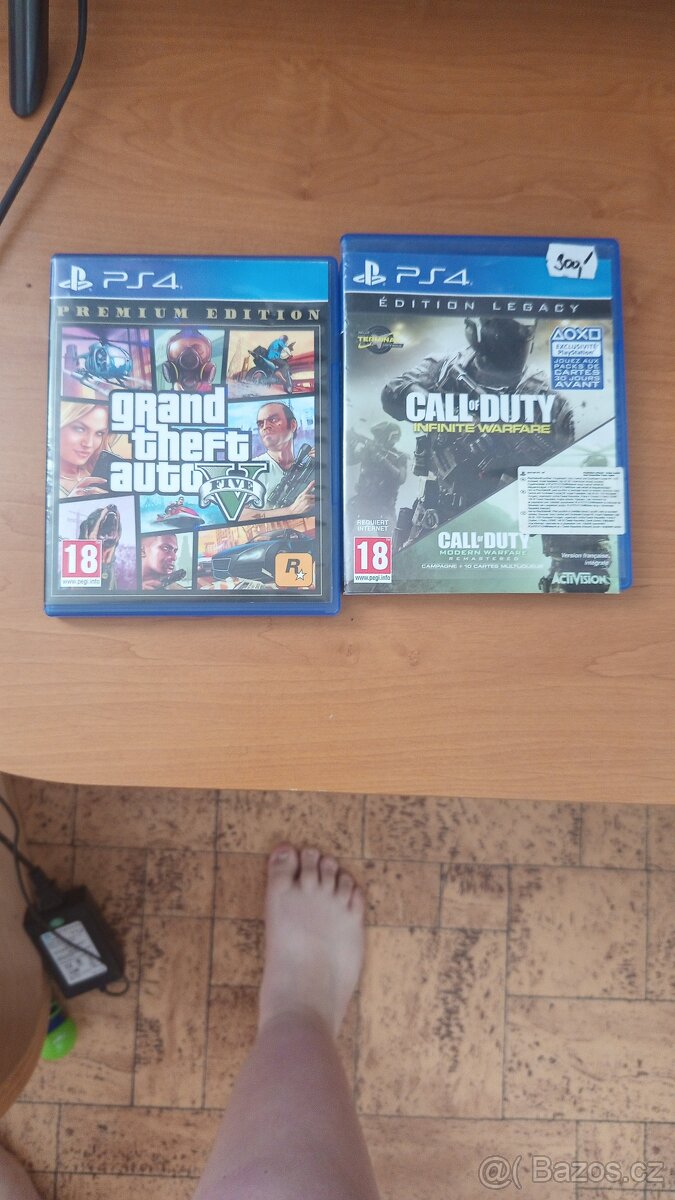 Prodám PlayStation 4 - 2