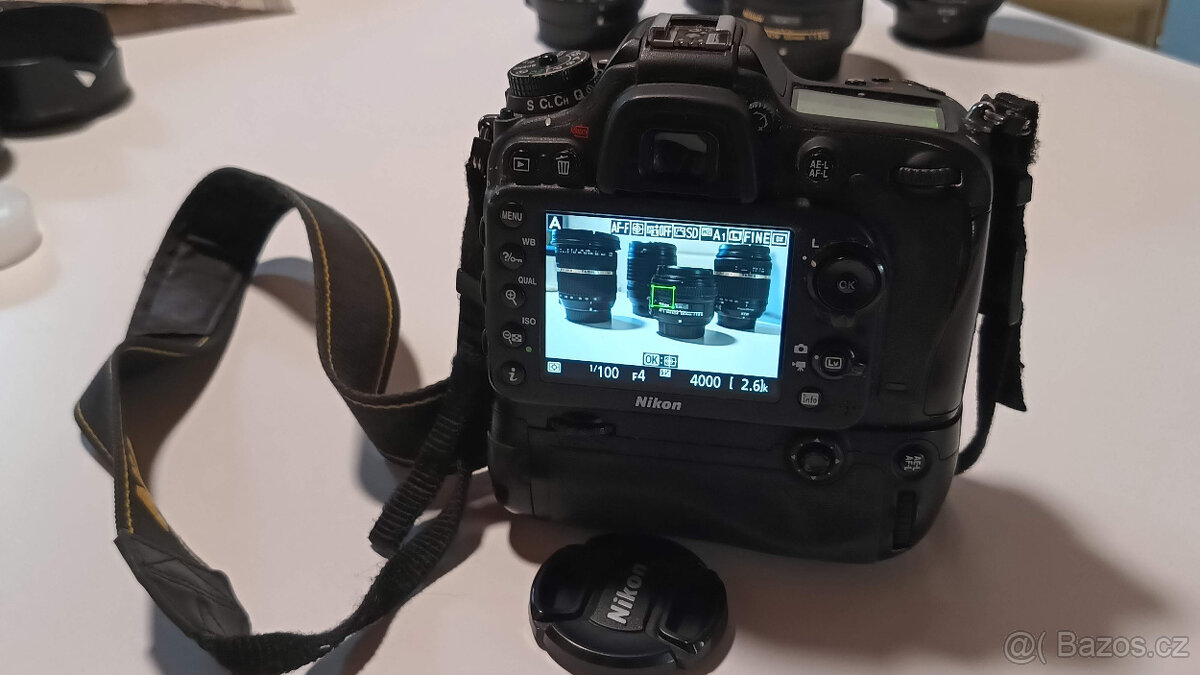 Zrcadlovka Nikon D7200 a hromada příslušenství - 2