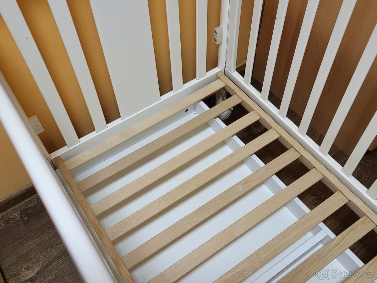 Dětská postýlka s bohatým příslušenstvím - 2
