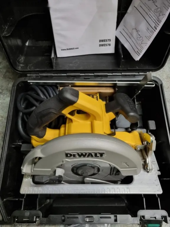 Kotoučová pila DeWALT DWE575K, 1 600 W 67 mm - 2