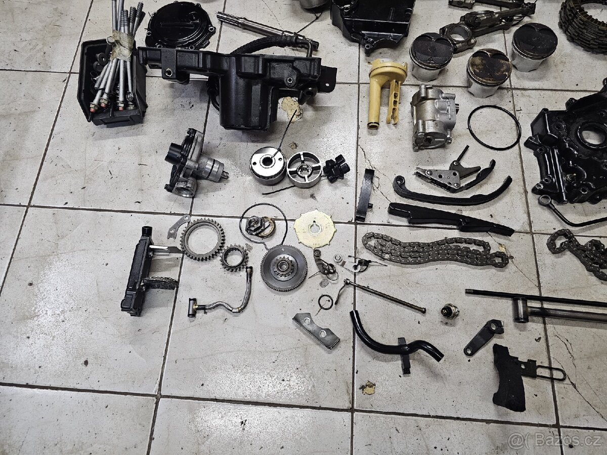 Části motoru Kawasaki ZZR 1200 zzr1200 - 2