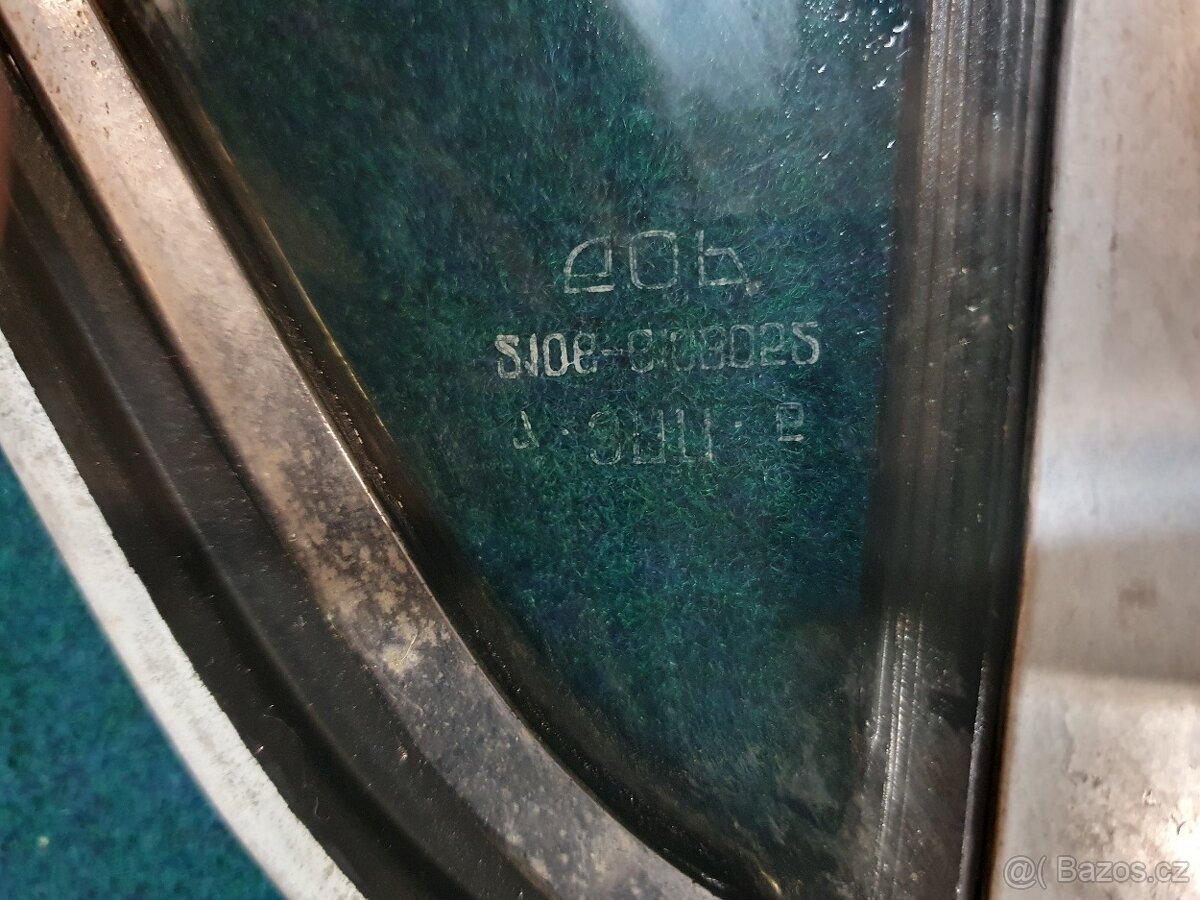 Prodám boční větrací okénko lada - 2