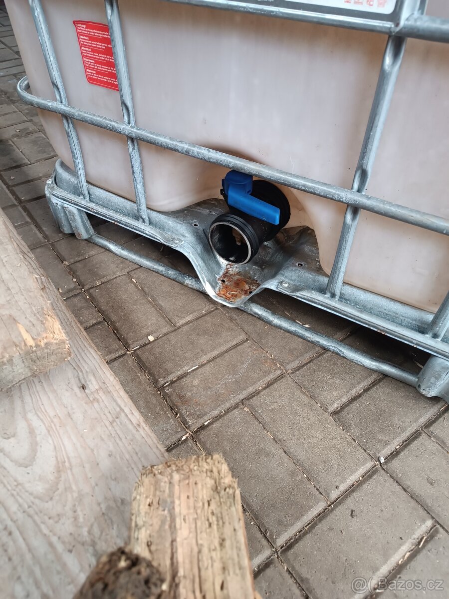 Nádrž na vodu 1000 l - 2