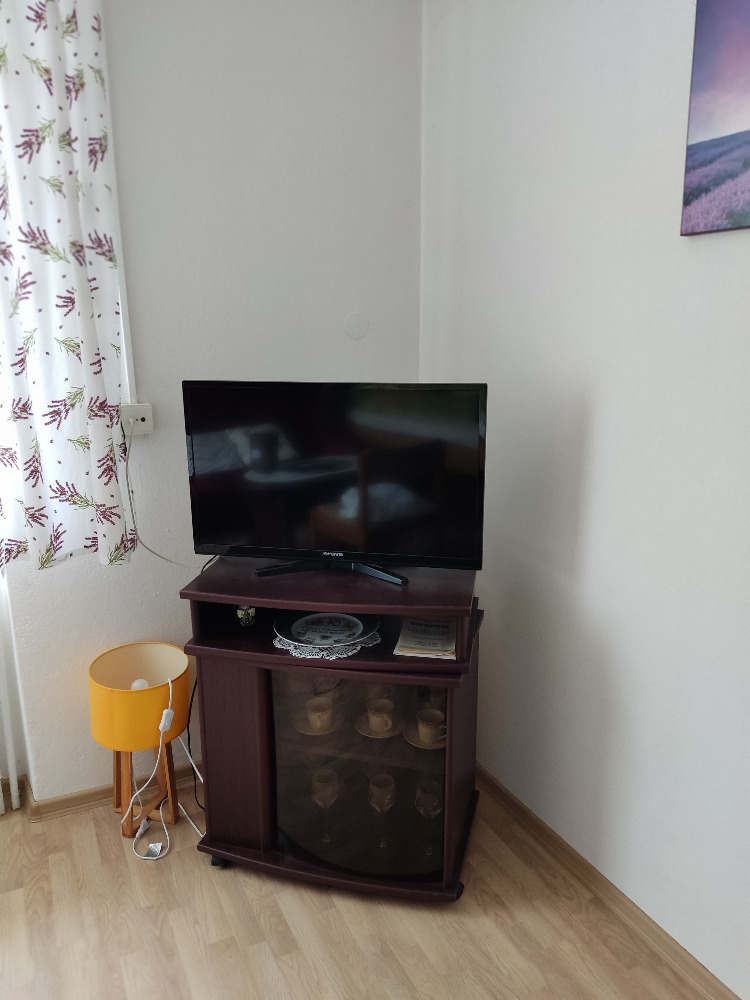 Televizní stolek (skříňka) - 2