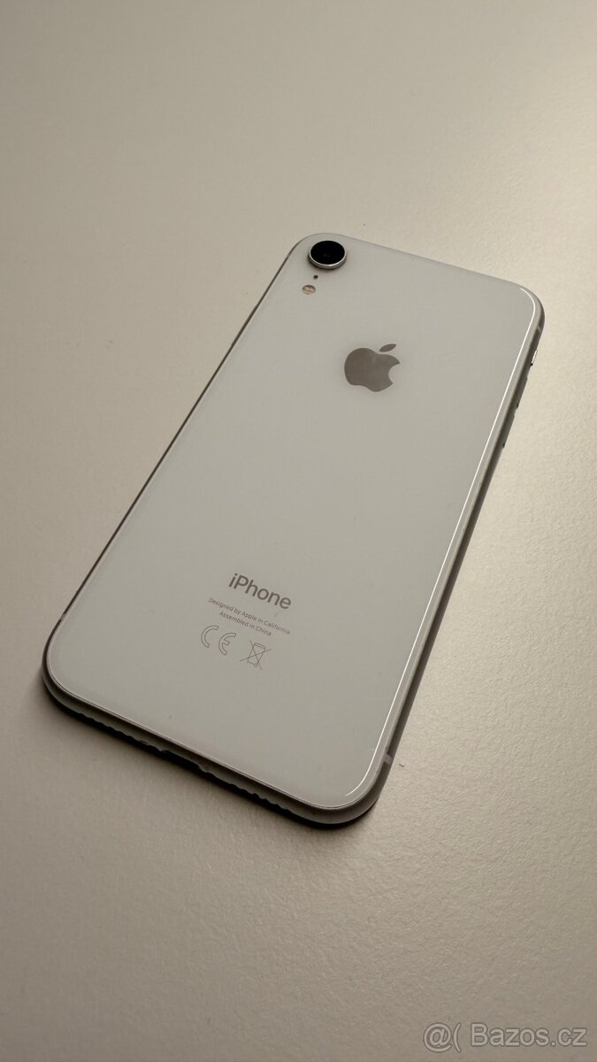 Apple iPhone XR 64GB - 2