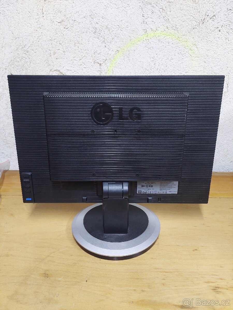 Monitor LG - 2