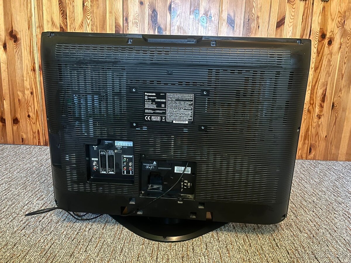 Starší televize značky Panasonic. PLNĚ FUNKČNÍ - 2