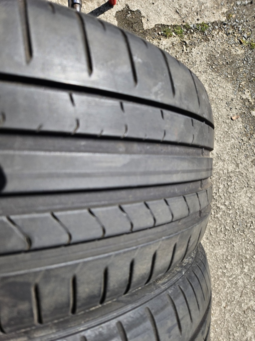 225/40R19 - 2