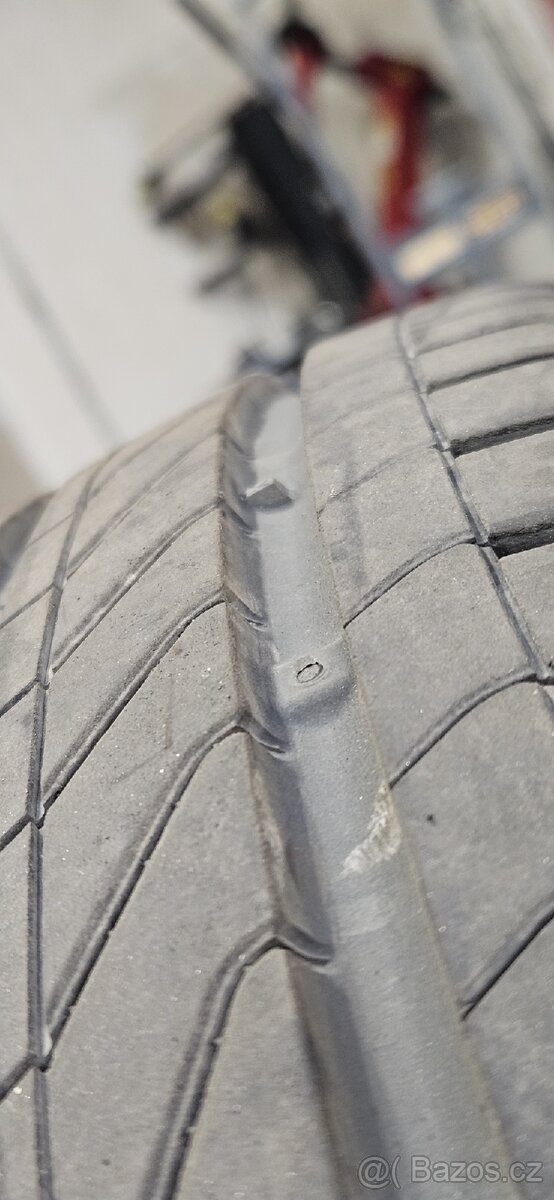 225/45 r17 Continental UltraContact - 2