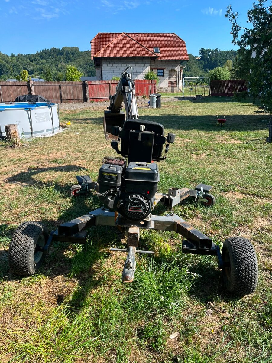 Kráčející mini bagr - 2